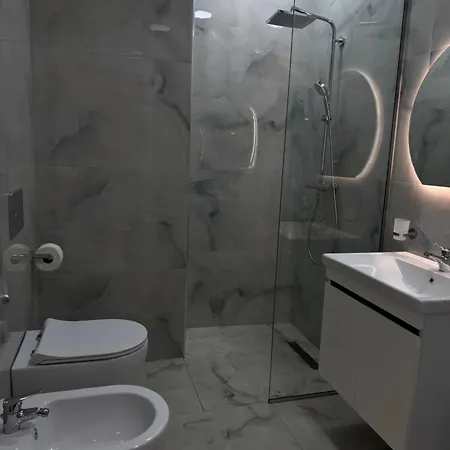 Deluxe Apartment New Bazaar Tirana Exterior photo