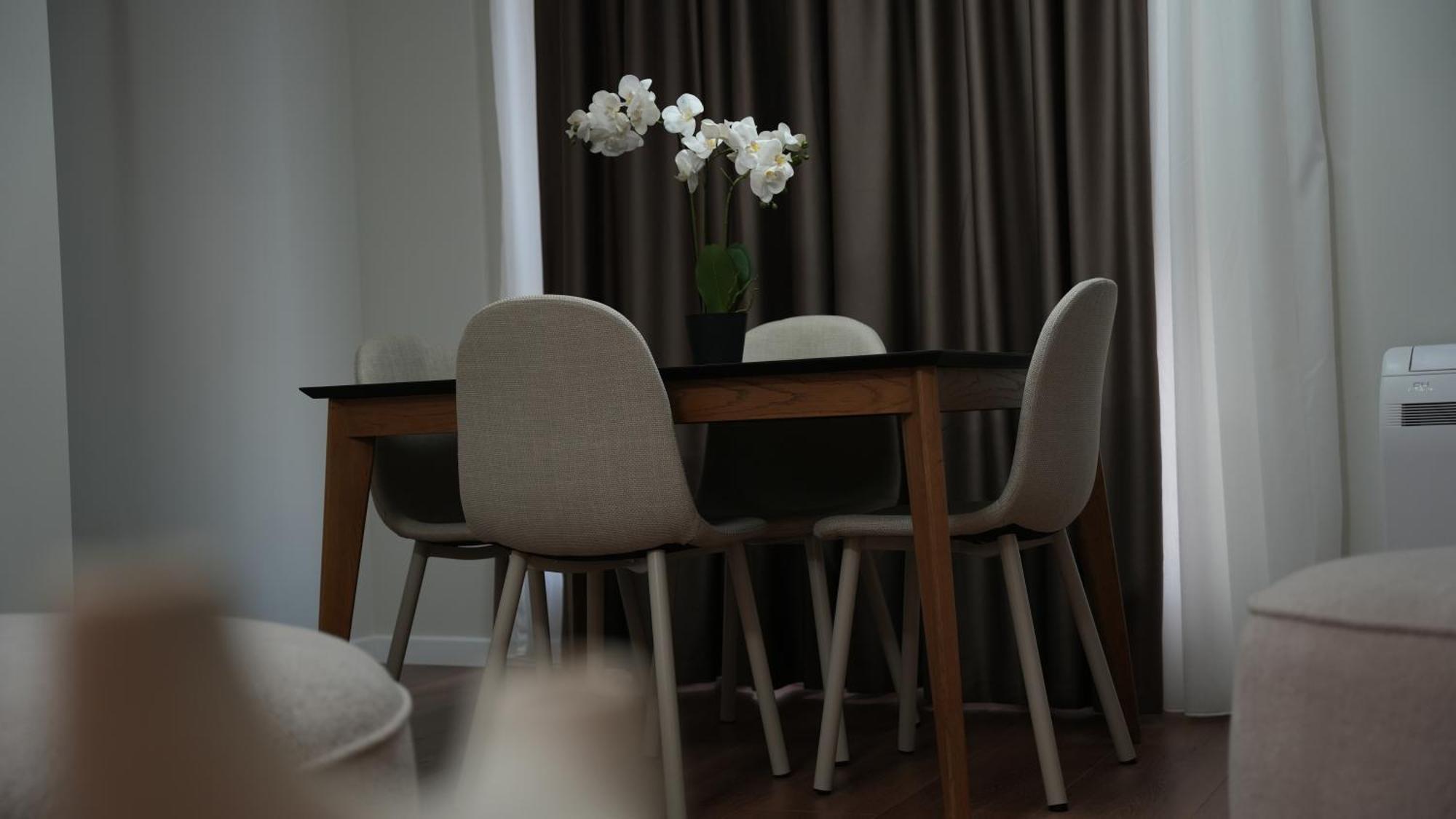 Deluxe New Bazaar Apartment